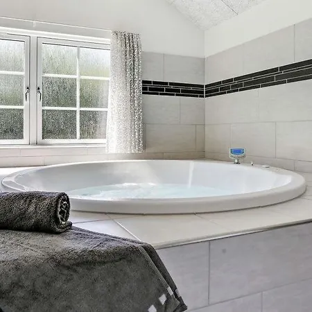 Hébergement de vacances Oksby Sleeps 24 Pool Wifi